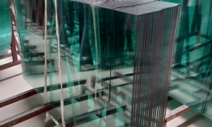 哈尔滨玻璃加工厂关于亚克力板材的加硬处理工艺有哪些？